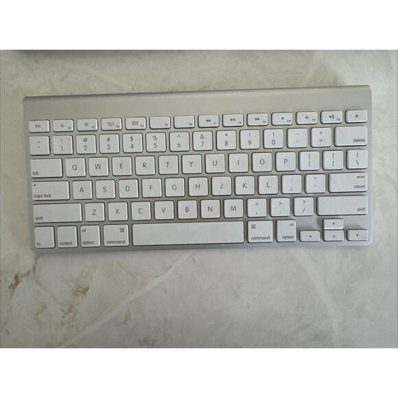 Apple Wireless Magic Keyboard (A1314) WORKING TESTED - Picture 1 of 5